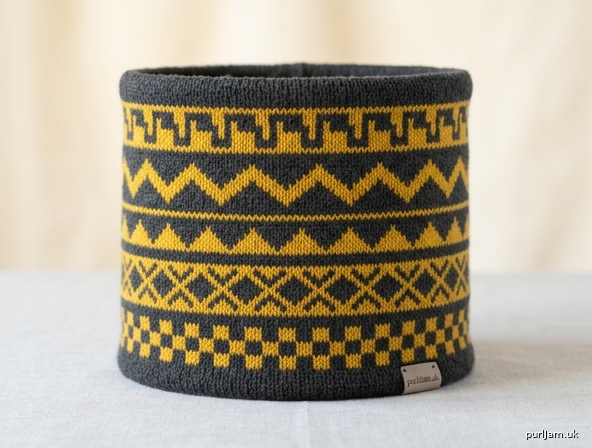 Geometric Shapes Beginner Colourwork Cowl
